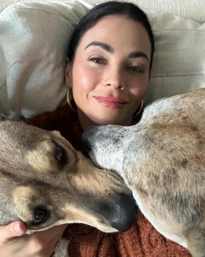 Jenna Dewan Finds Peace With Beloved Dogs In Serene Moment