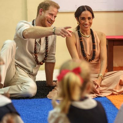 Meghan Markle Calms Prince Harry Down and Helps Him with Anxiety at Public Engagements, Royal Commenter Says