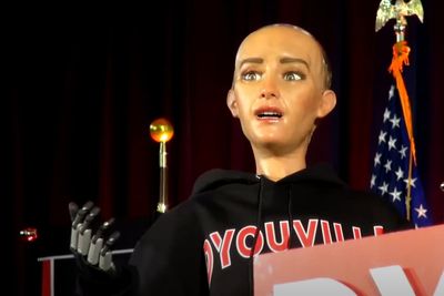 Creepy, bald female AI robot praises Buffalo Bills and chicken wings at New York grad address