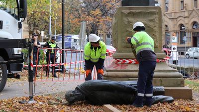 Video shows vandals toppling colonial premier's statue
