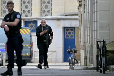 France police shoot dead armed man who set fire to Rouen synagogue