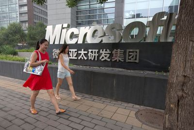 Microsoft Allegedly Willing To Transfer 800 AI Workers From China To US, Ireland Or Australia