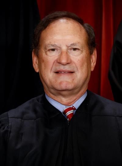 Justice Alito's Home Flies US Flag Upside Down