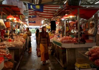 Malaysia's Economy Surpasses Expectations Despite Inflation Risks