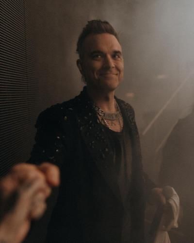 Robbie Williams' Electrifying Performance In Captivating Black Ensemble