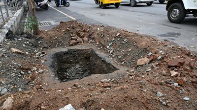 Leaking sewer line suspected to be cause of drinking water contamination along Karur Bypass in Tiruchi