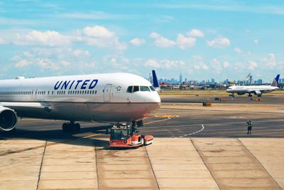 Is Wall Street Bullish or Bearish on United Airlines Stock?