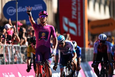 Jonathan Milan sprints to Giro d'Italia stage 13 victory after surviving crosswinds