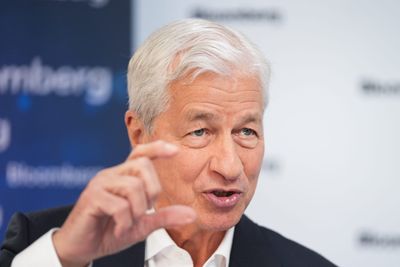 Jamie Dimon once again says we should tackle the national deficit: ‘That is important for the world’