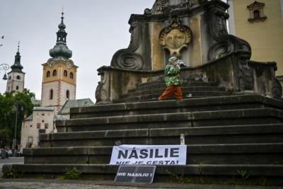 Slovakia Divided Over Pro-Russia Leader's Policies