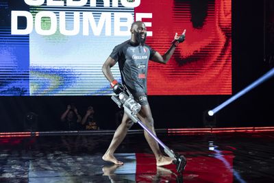 Cedric Doumbe def. Jaleel Willis at Bellator Champions Series: Paris: Best photos