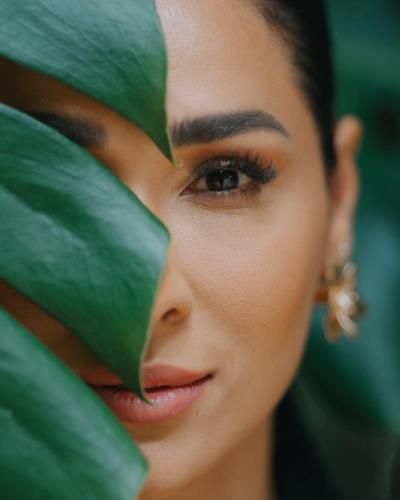Captivating Close-Up Photoshoot: Jaqueline Carvalho's Elegance And Charm