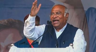 EC should act on PM Modi for inciting people: Mallikarjun Kharge