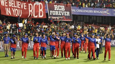 IPL: Cricket fans in Bengaluru treated to a Saturday night thriller