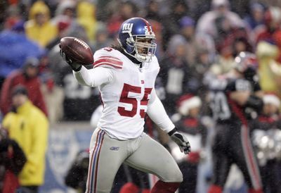 Ex-Giant Kawika Mitchell shares heartwarming Amani Toomer story