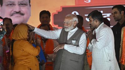 Modi, Rahul trade punches over graft as poll battle reaches Delhi