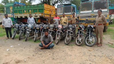 Four arrested for stealing bikes Vellore, Tiruvannamalai; 29 two-wheelers recovered
