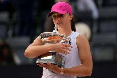 Iga Swiatek powers to another final victory against Aryna Sabalenka in Rome