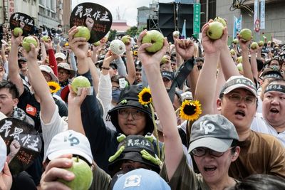 Hundreds Protest Taiwan's Ruling Party On Eve Of Inauguration