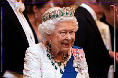 Queen Elizabeth is in full mum-mode in never-before-seen photo released by Buckingham Palace