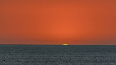 Why is there sometimes a green flash at sunset and sunrise?