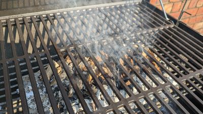 How to light a charcoal grill: 5 easy-to-follow experts steps