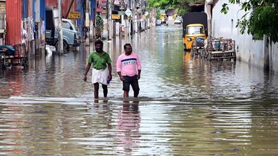 Four Kerala districts continue to be on red alert for extremely heavy rainfall