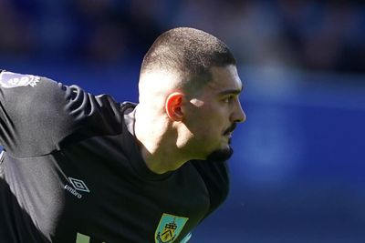 Celtic 'consider transfer swoop' for Premier League goalkeeper Muric