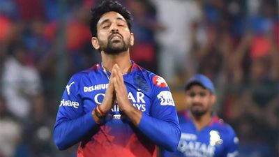 'It felt so warm...': RCB all-rounder Swapnil Singh on meeting Virat Kohli after ages