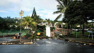 More arrests as New Caledonia protesters keep up their roadblocks