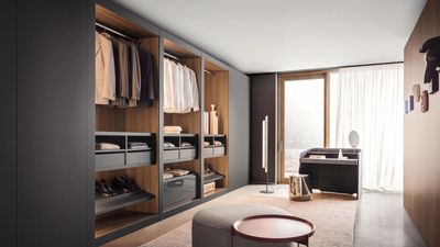 How to organize a walk-in closet – 7 steps to a home boutique