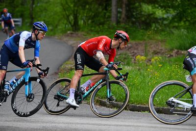 Belgian rider finished Giro d'Italia stage 15 despite falling into ravine