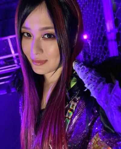 SKY Radiates Confidence And Style In Captivating Selfie