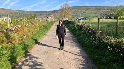 I swapped early doomscrolling for a morning walk - and I couldn't believe how much better I felt after 2 weeks