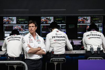 Horner has to "work on the maths" regarding lost Mercedes F1 staff - Wolff