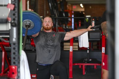 OL Evan Brown takes OL Hjalte Froholdt’s title as locker room strong man