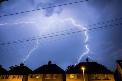 Mapped: Met Office issues thunderstorm and heavy rain warnings across UK for tonight