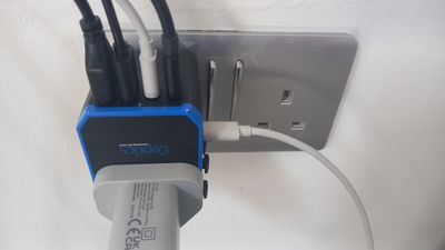 Ceptics 70W World Travel Plug Adapter review: charge up to 6 devices at once