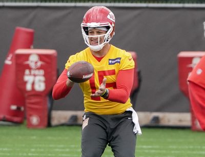 WATCH: Chiefs arrive to OTAs for offseason workouts