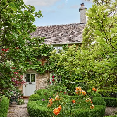'I get so much joy tracking down something pre-loved' - This Cotswold home is filled with lovely vintage finds
