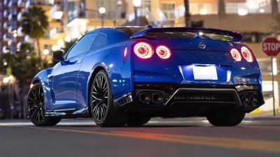 Nissan Ensures GT-R Looks Good At Night By Testing Under Streetlights