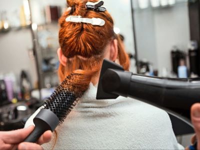 Woman refuses to straighten her hair for her friend’s wedding