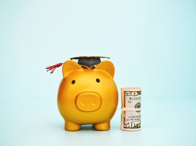 Graduation Gifts to Build Good Money Habits