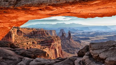 Brave rescuers perform tricky operation to rescue Moab hiker who injured ankle jumping over "sharp, catastrophic drop"