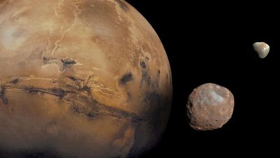 Lost photos suggest Mars' mysterious moon Phobos may be a trapped comet in disguise