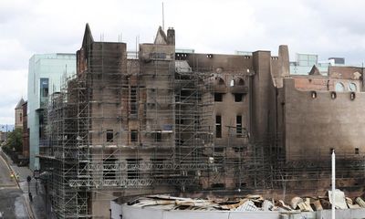 Mackintosh building restoration should be taken out of Glasgow art school’s hands, say experts
