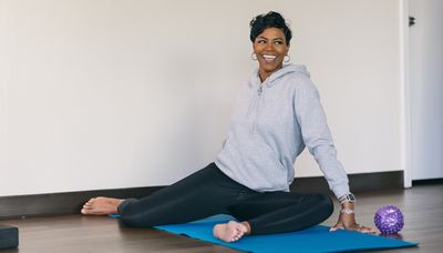 I spend all day sitting, so I tried this four-move routine to strengthen my core and mobilize my hips