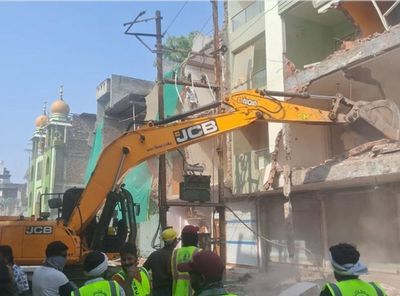 MP: District administration begins anti-encroachment drive as part of road widening in Ujjain; religious places also being removed
