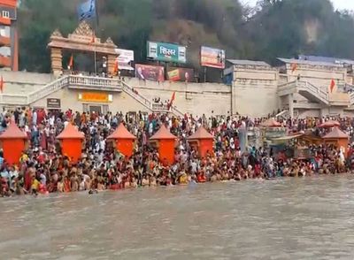 Uttarakhand: Devotees take holy dip in Ganga at 'Har ki Pauri' on Buddha Purnima