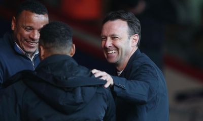 Dougie Freedman turns down Newcastle to stay with Crystal Palace